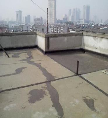 良庆漏水维修 楼顶漏水是什么原因，楼顶漏水维修方法是什么?